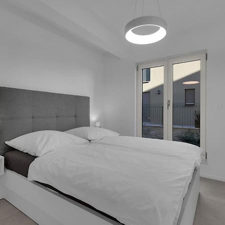 Apartman Delux With Private Pool - Makarska Exklusiv Tučepi Eksteriør bilde