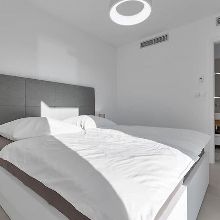 Apartman Delux With Private Pool - Makarska Exklusiv Tučepi Eksteriør bilde