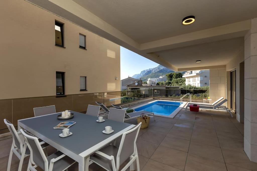Apartman Delux With Private Pool - Makarska Exklusiv Tučepi Eksteriør bilde