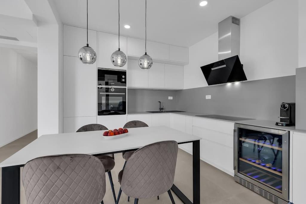 Apartman Delux With Private Pool - Makarska Exklusiv Tučepi Eksteriør bilde