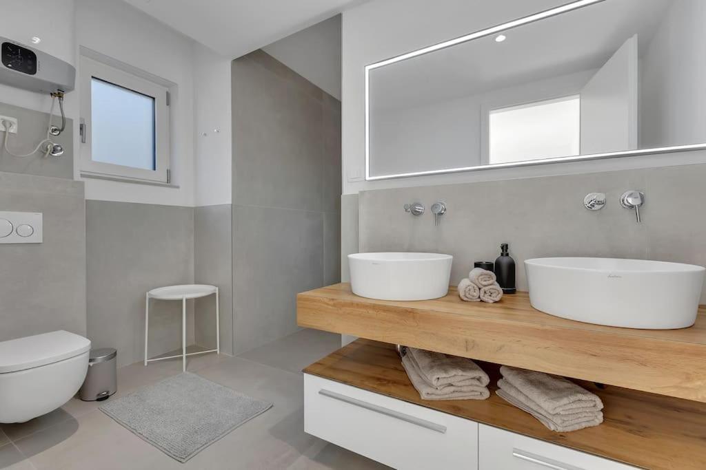 Apartman Delux With Private Pool - Makarska Exklusiv Tučepi Eksteriør bilde
