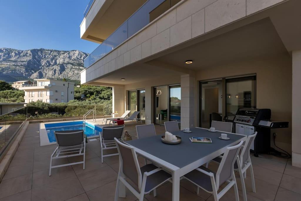 Apartman Delux With Private Pool - Makarska Exklusiv Tučepi Eksteriør bilde