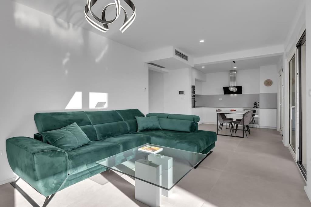 Apartman Delux With Private Pool - Makarska Exklusiv Tučepi Eksteriør bilde