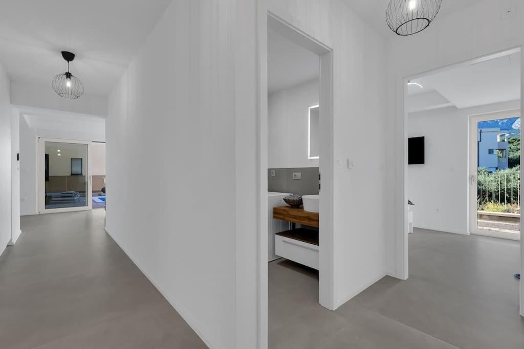 Apartman Delux With Private Pool - Makarska Exklusiv Tučepi Eksteriør bilde